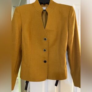 NWOT fulled lined Tahaari Suit! 🥰🥰